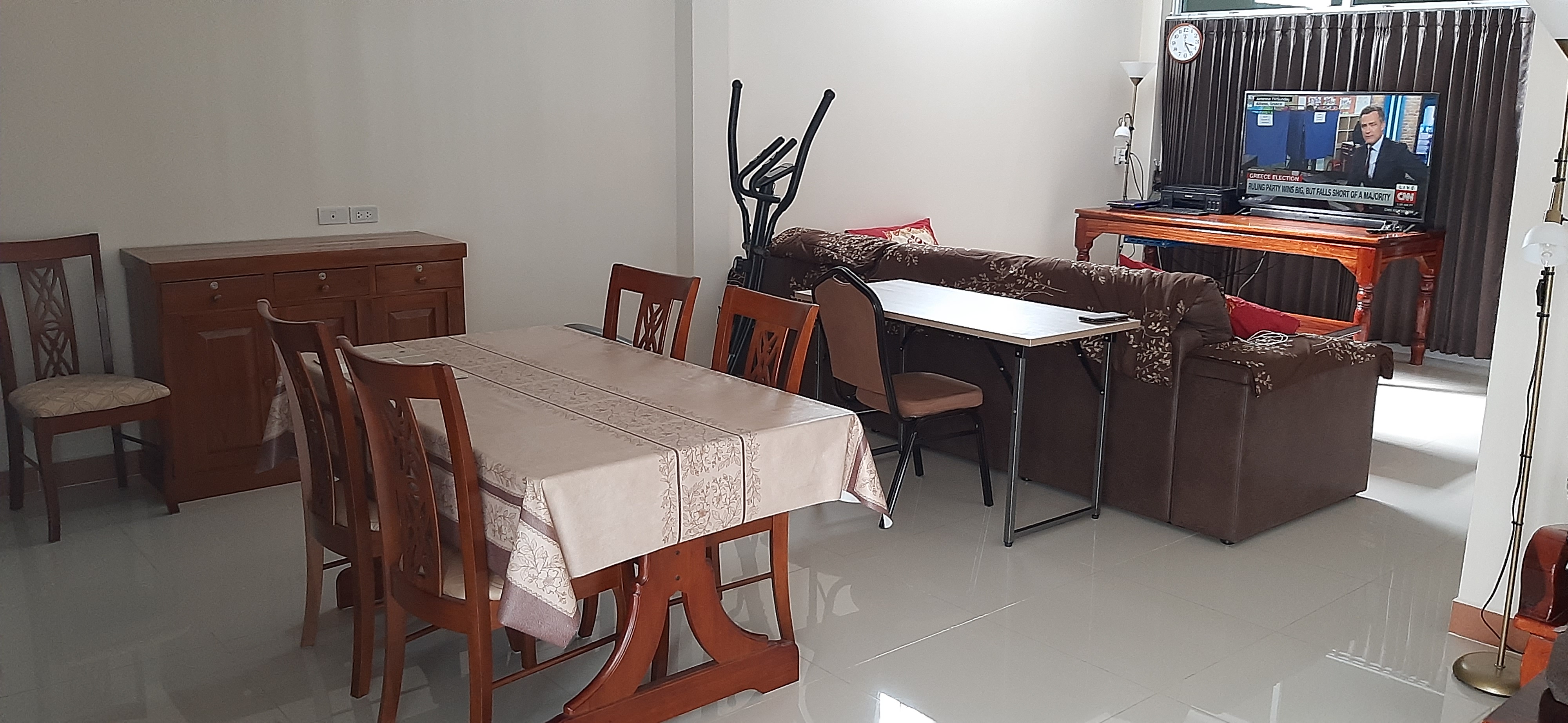 Looking back in salon